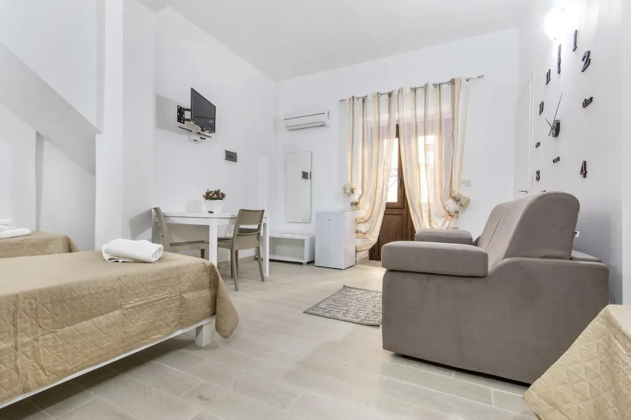** Guest house In Centro Rooms Vicino Cefalu Self-Chek-In Campofelice Di Roccella Italy